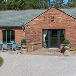 Halls Bank Farm * Plumbland