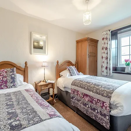 Holiday home Halls Bank Farm
