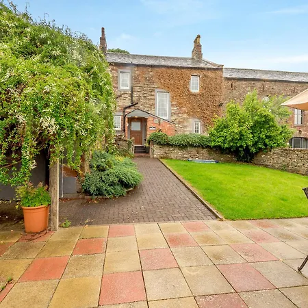 Halls Bank Farm * Plumbland